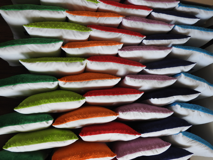 images/Realizacje/poduszki_reklamowe_z_logo_minky_bawelna_nadruk_w_pelnym_kolorze_producent_yabooo.png#joomlaImage://local-images/Realizacje/poduszki_reklamowe_z_logo_minky_bawelna_nadruk_w_pelnym_kolorze_producent_yabooo.png?width=749&height=562